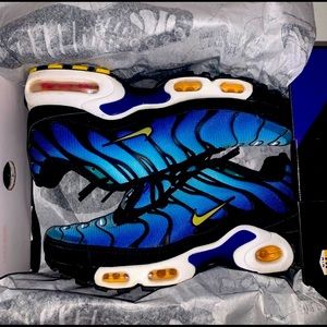 NIKE AIR MAX PLUS